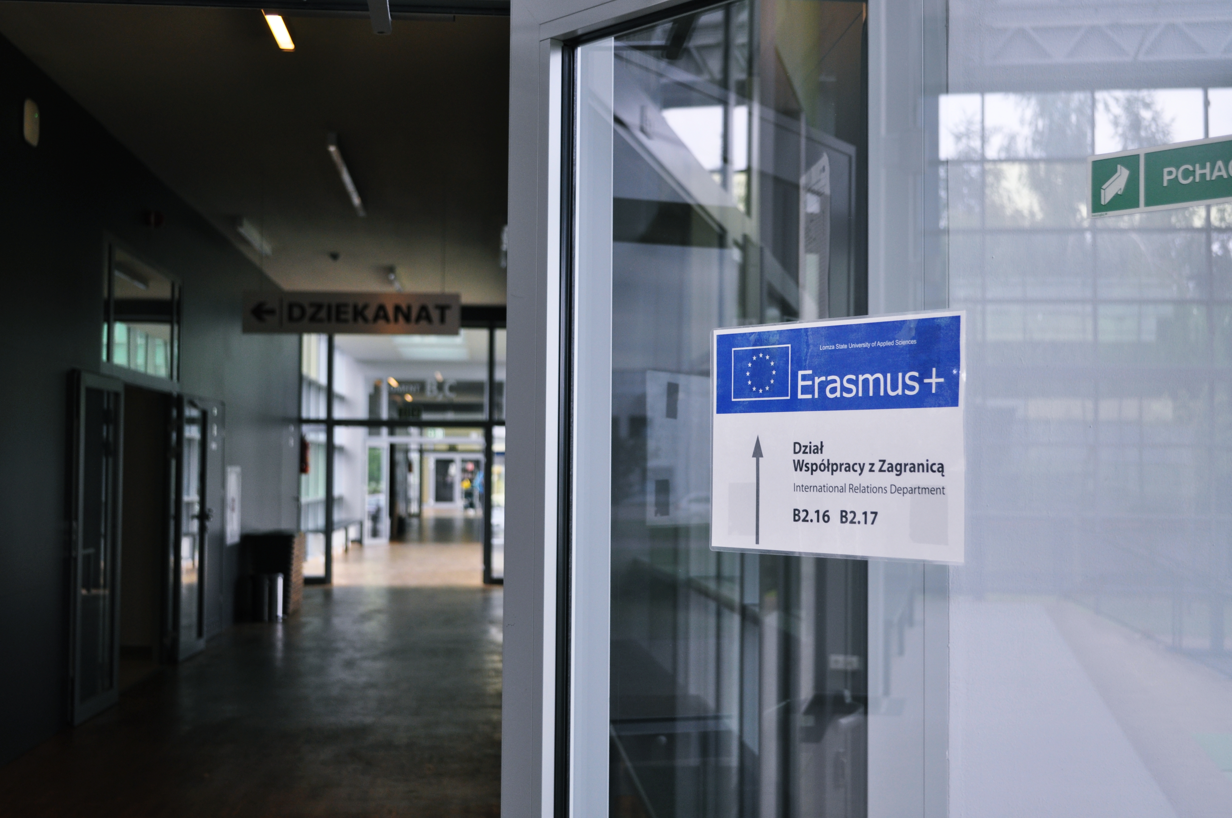 Tabliczka informacyjna z logiem Programu Erasmus